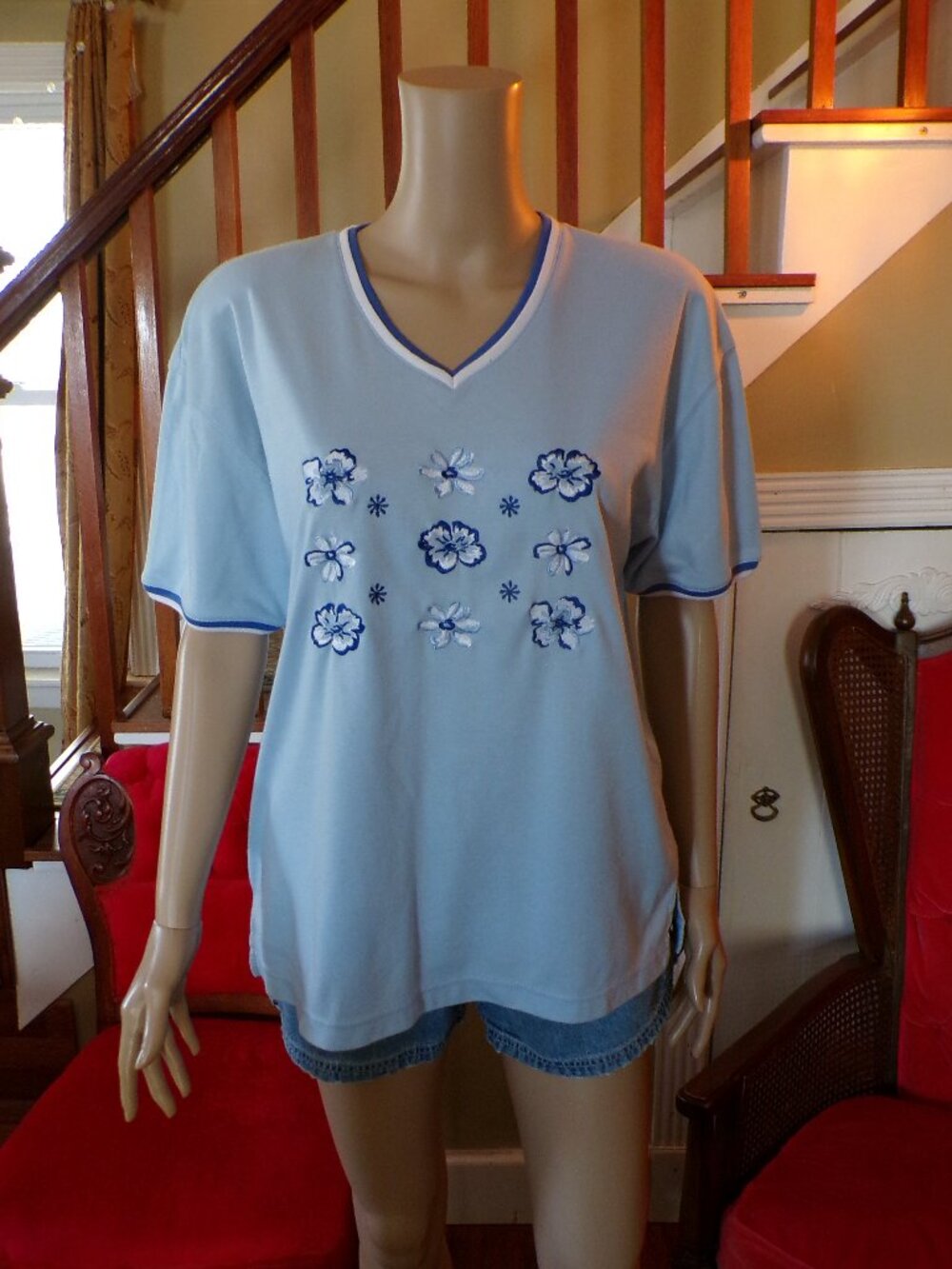 JACLYN SMITH Sport Embroidered Blue Tee Shirt Short Sleeve w/Hanger Sz Medium